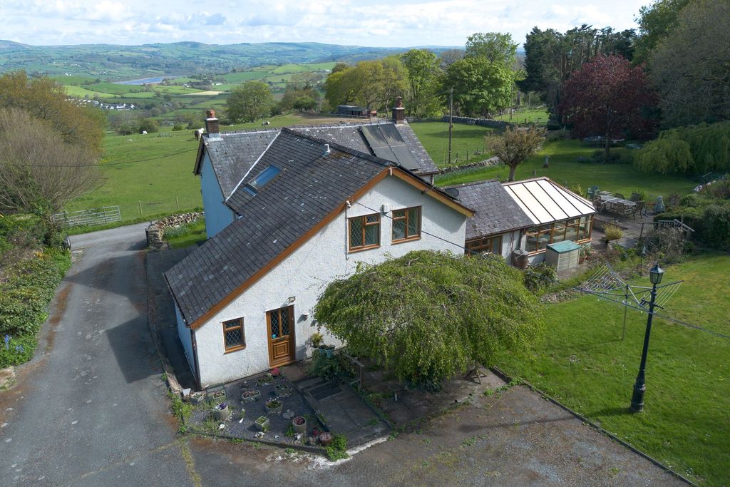 Property photo 3 of 34