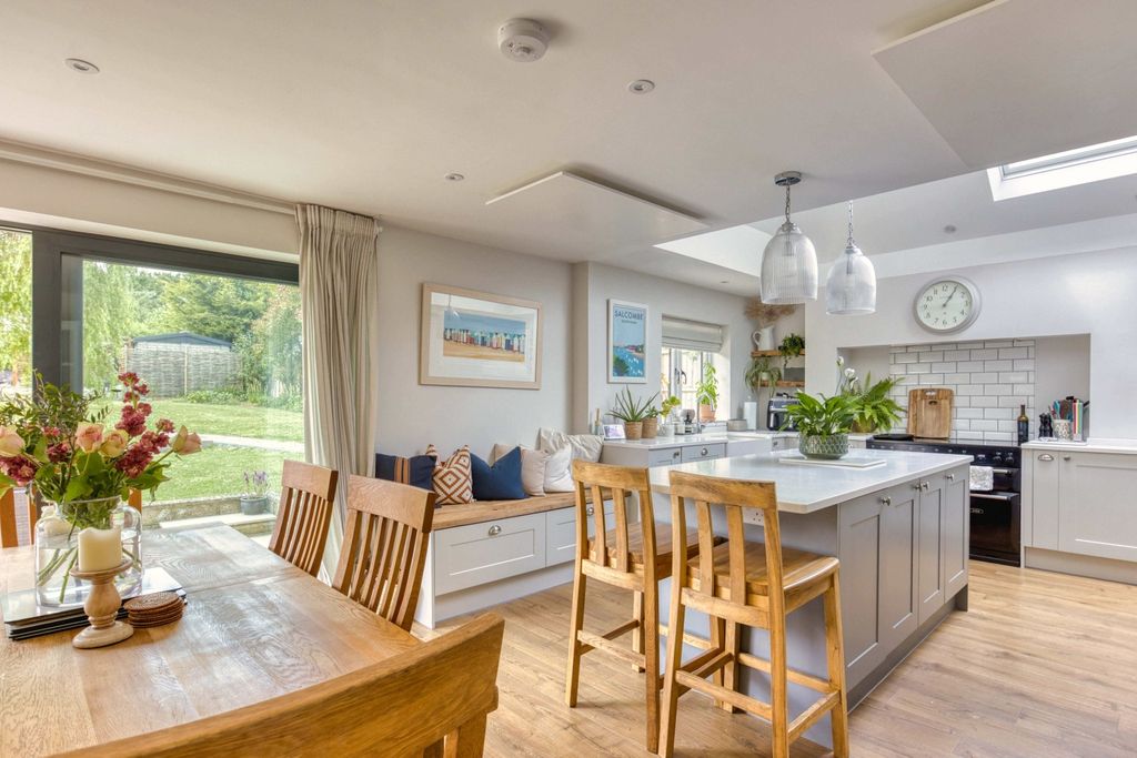 Property photo 3 of 35 Ewemove Taunton - Comeytrowe (2)