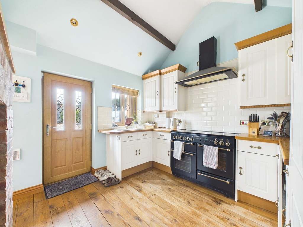 Property photo 3 of 16 Kitchen