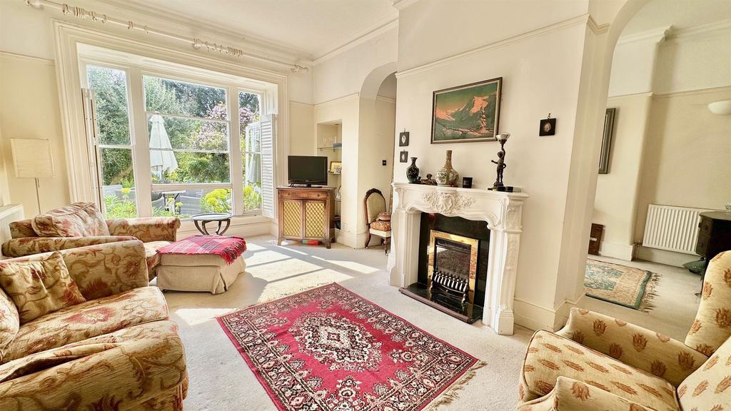 Property photo 2 of 30