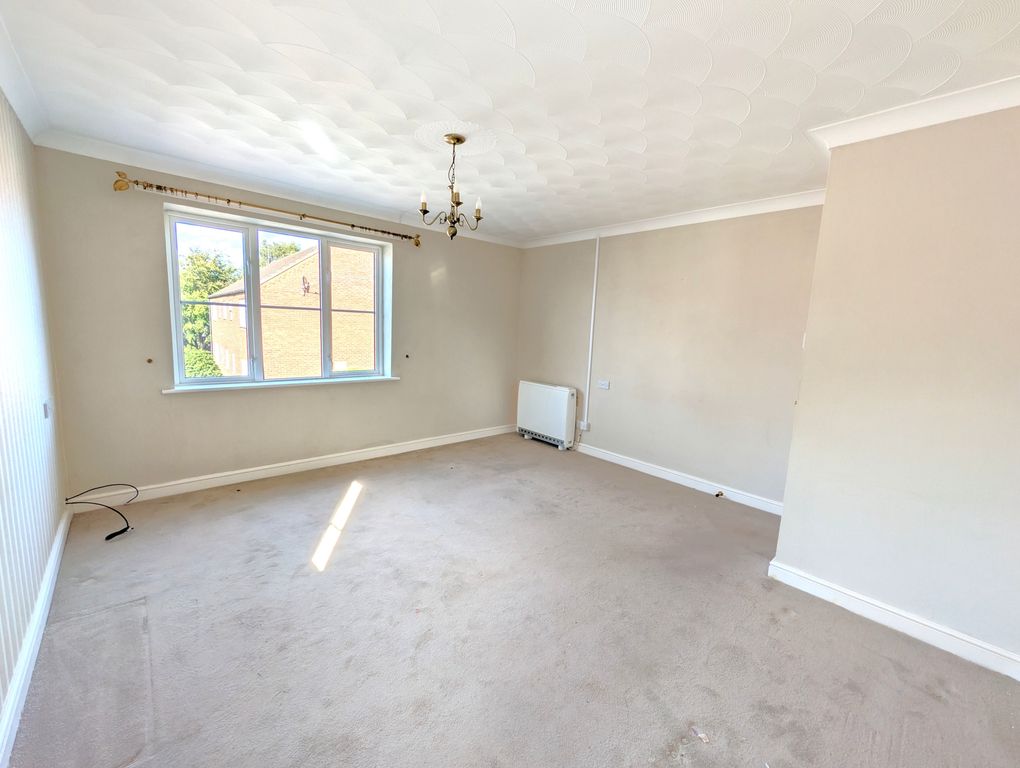 Property photo 3 of 6 Lounge