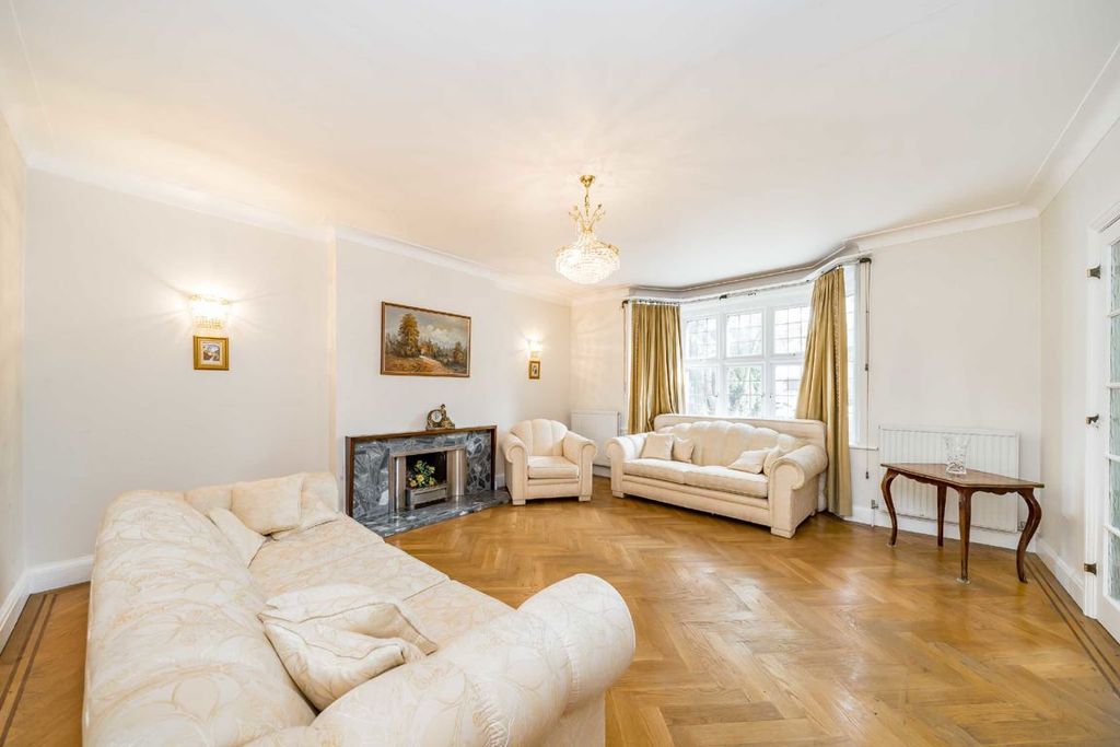 Property photo 2 of 11
