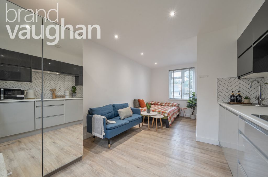 Property photo 1 of 9 Cf6Ff1dc-68F8-4E1...