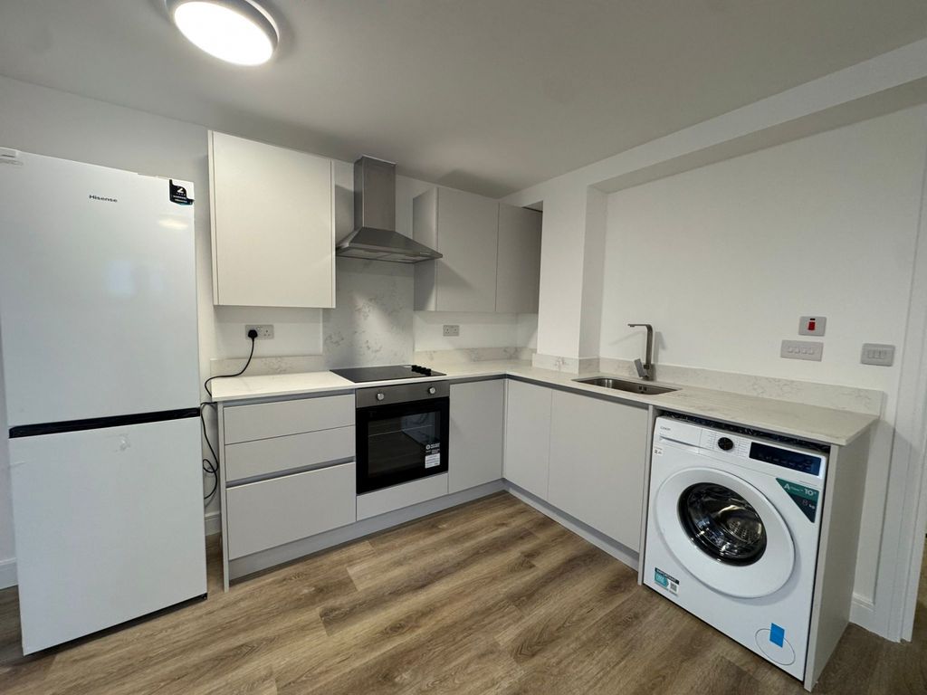 Property photo 1 of 3 Studio To Rent Greenford Road, Greenford Ub6