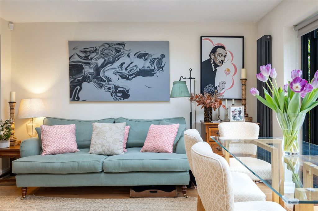 Property photo 3 of 17 Reception