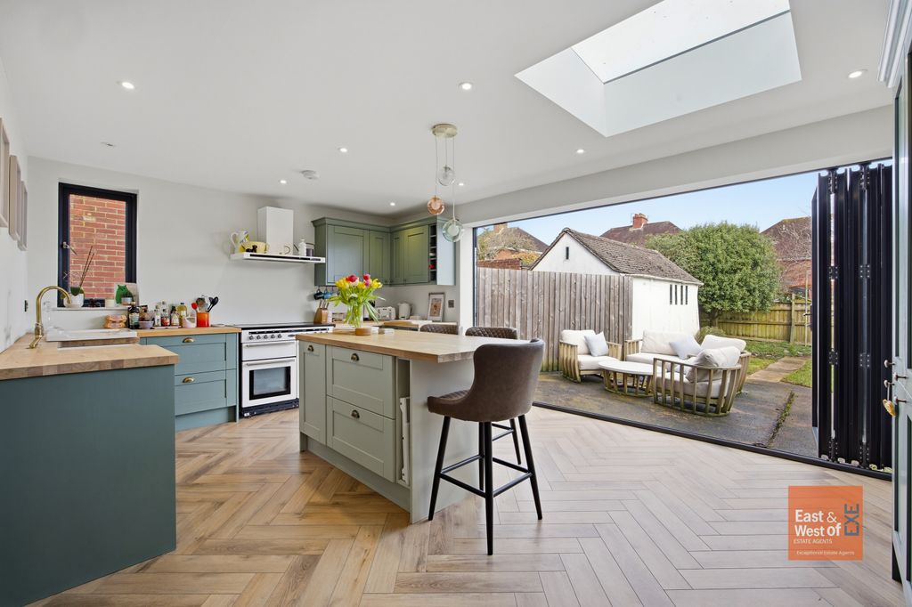 Property photo 2 of 11 A08 - Avondale Road Exeter - 260312