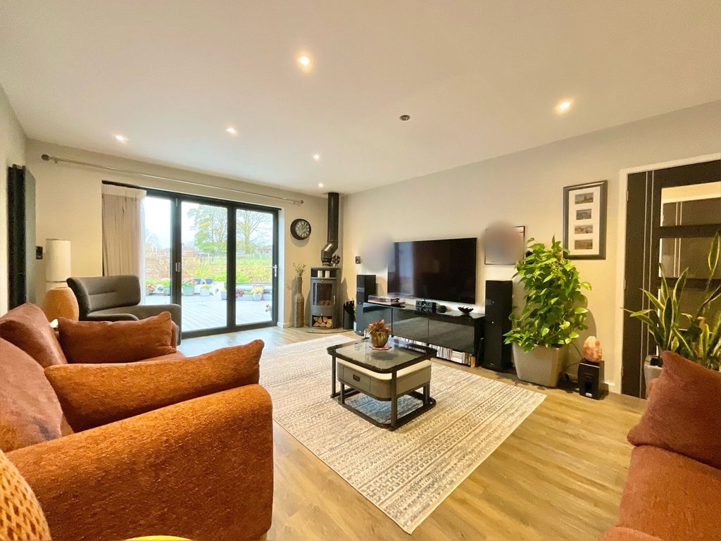 Property photo 2 of 32