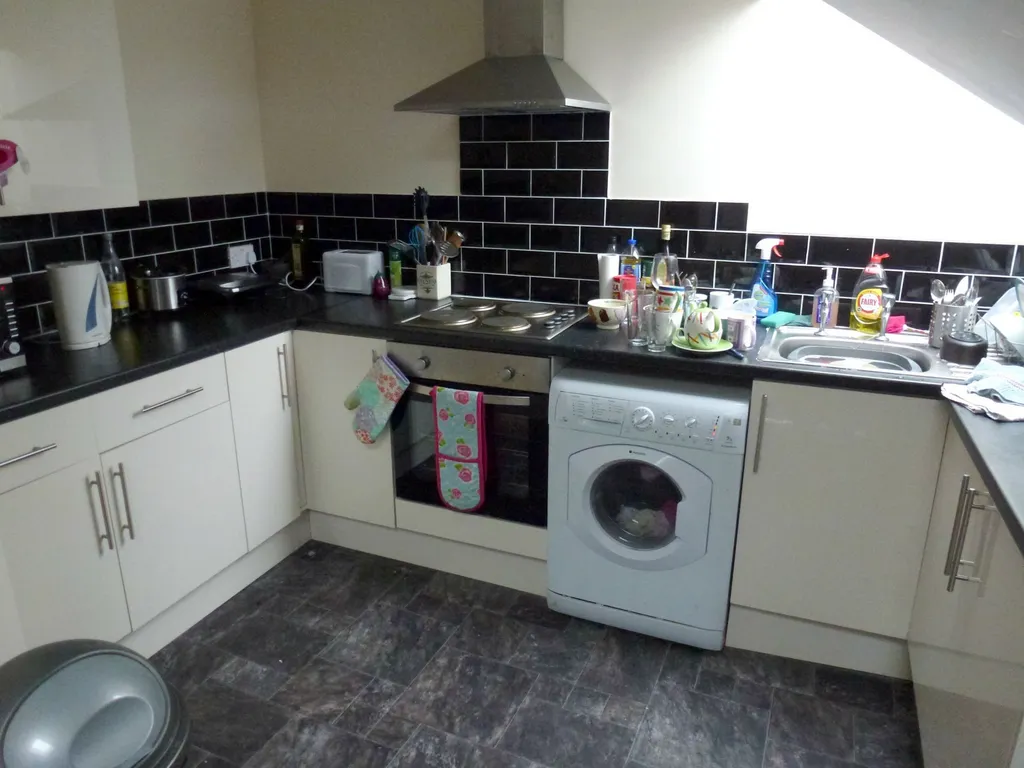 Apartment in Cardiff, Maindy, Cathays - View 6