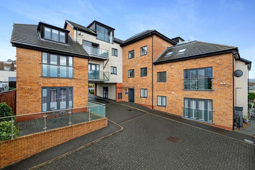 Property photo 3 of 18