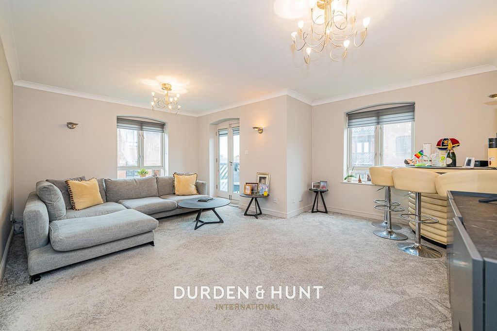 Property photo 2 of 27 Boleyn Court