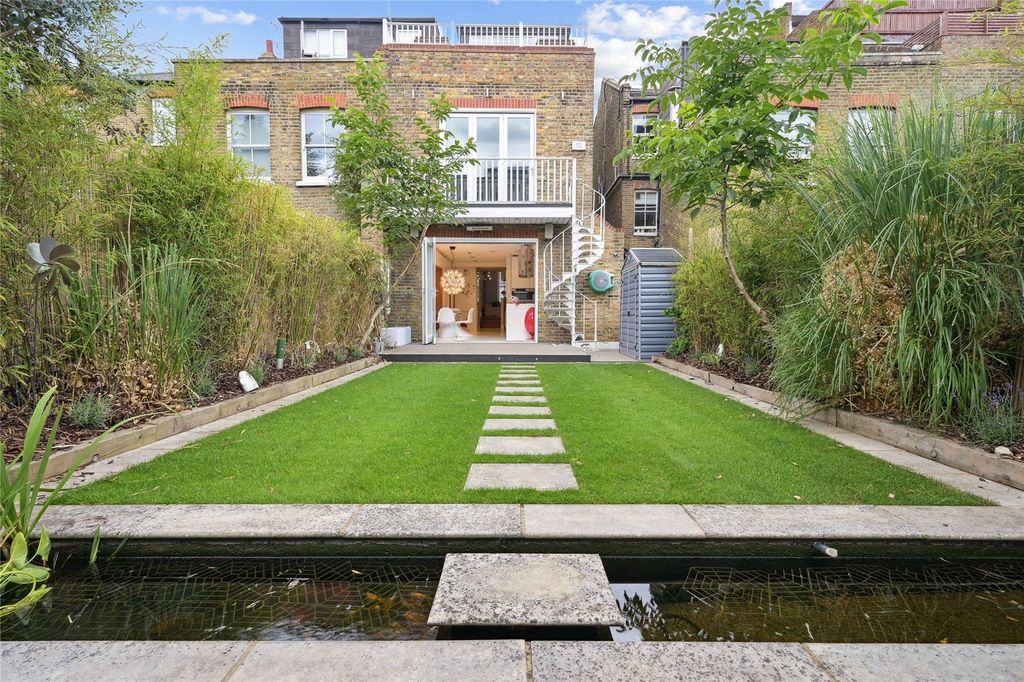 Property photo 3 of 20 Garden