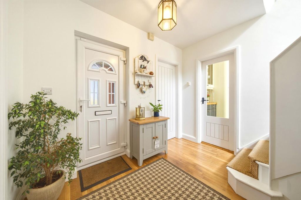Property photo 2 of 25 Hallway