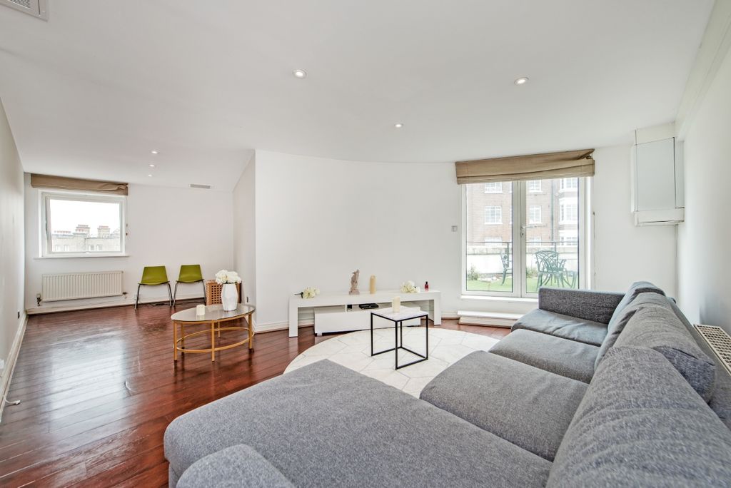 Property photo 1 of 11 Reception Room