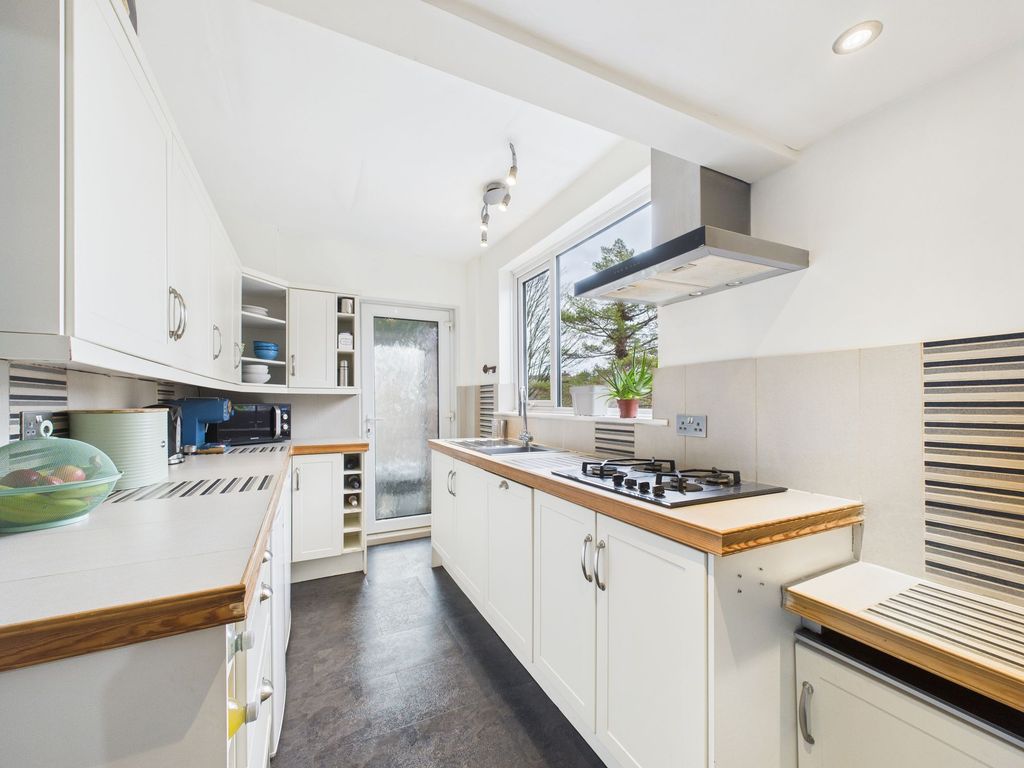 Property photo 3 of 19 Kitchen