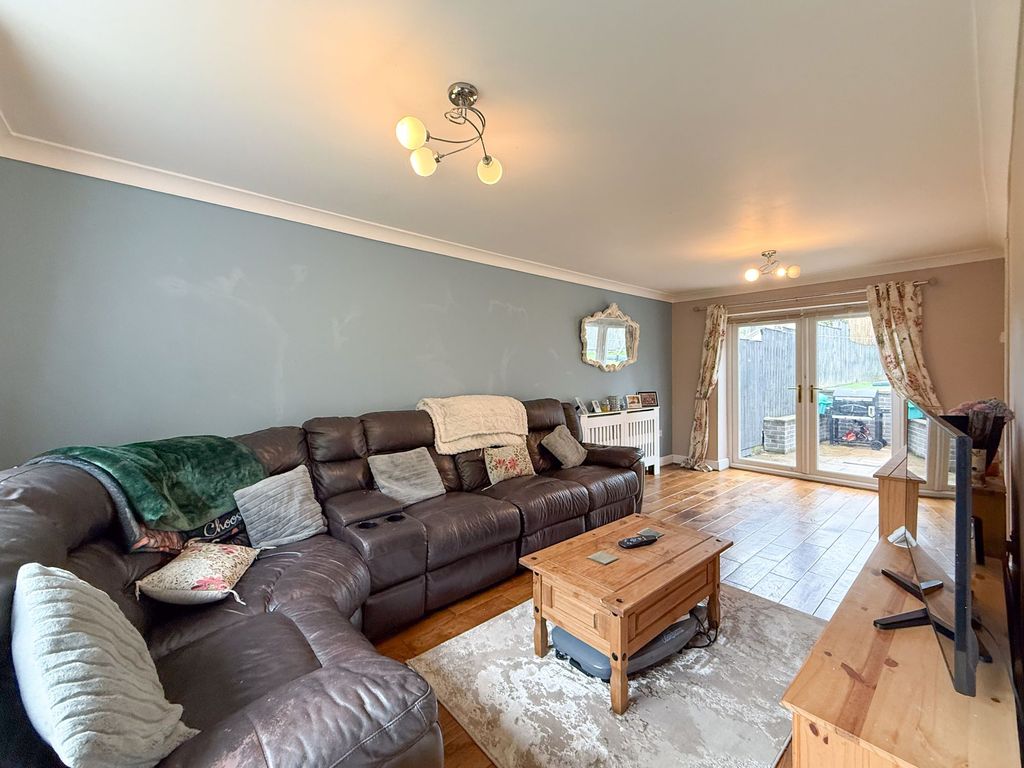 Property photo 3 of 32