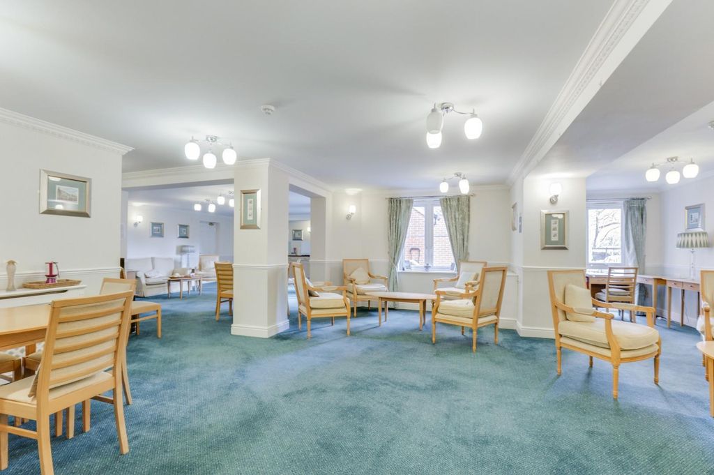 Property photo 3 of 8 Communal Lounge.Jpg