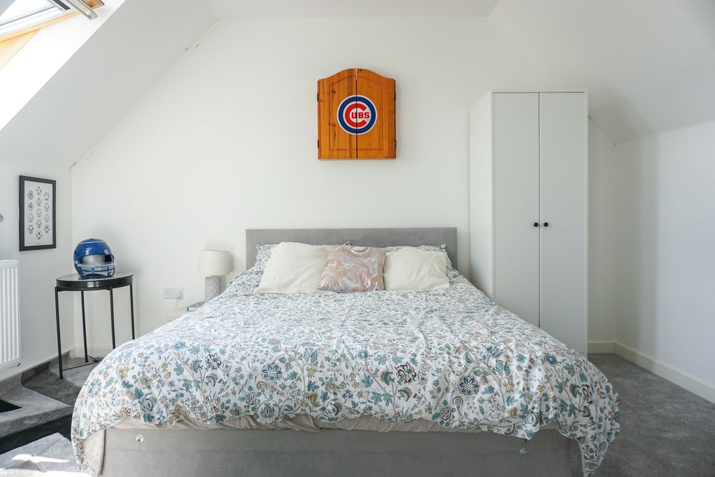 Property photo 3 of 19 Master Bedroom