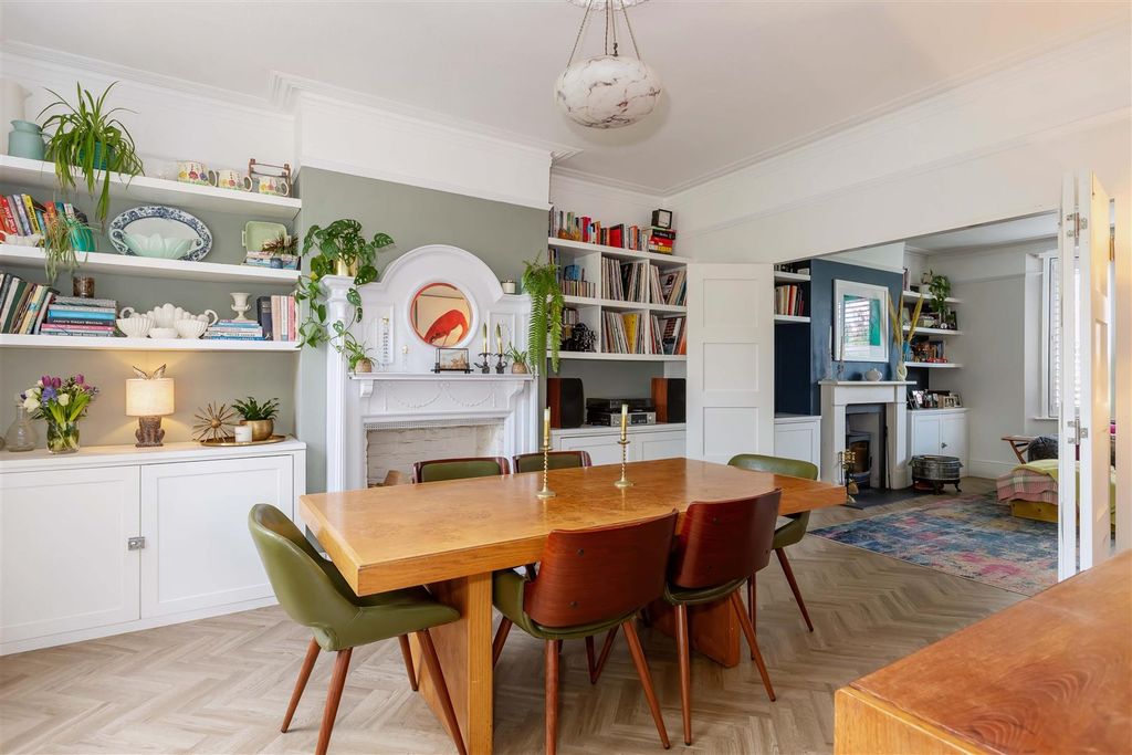 Property photo 2 of 25 Forest Rd_3.Jpg