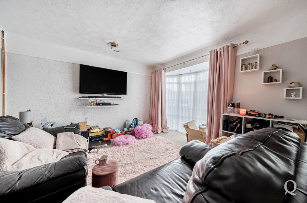 Property photo 3 of 15 200F6508-9425-470...