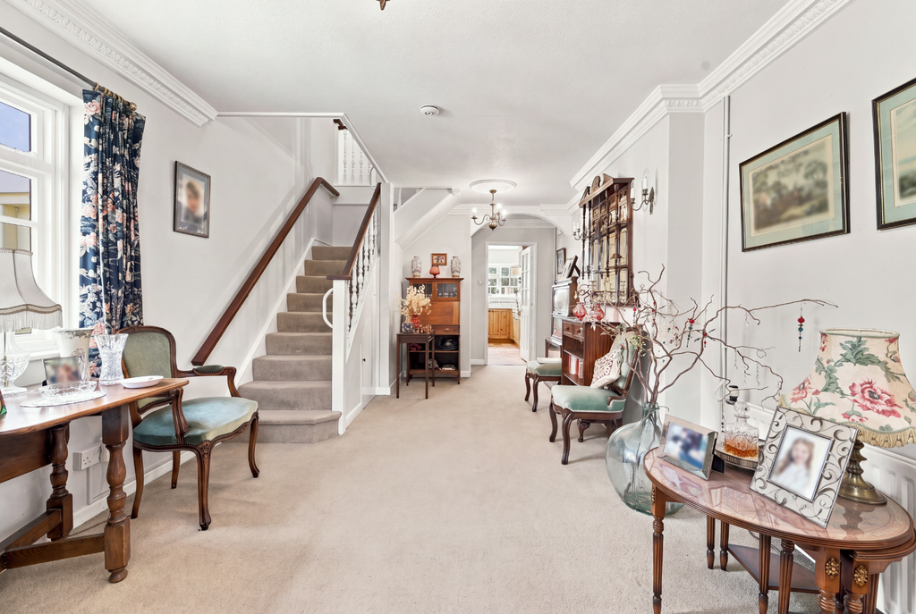 Property photo 2 of 19 Entrance Hall