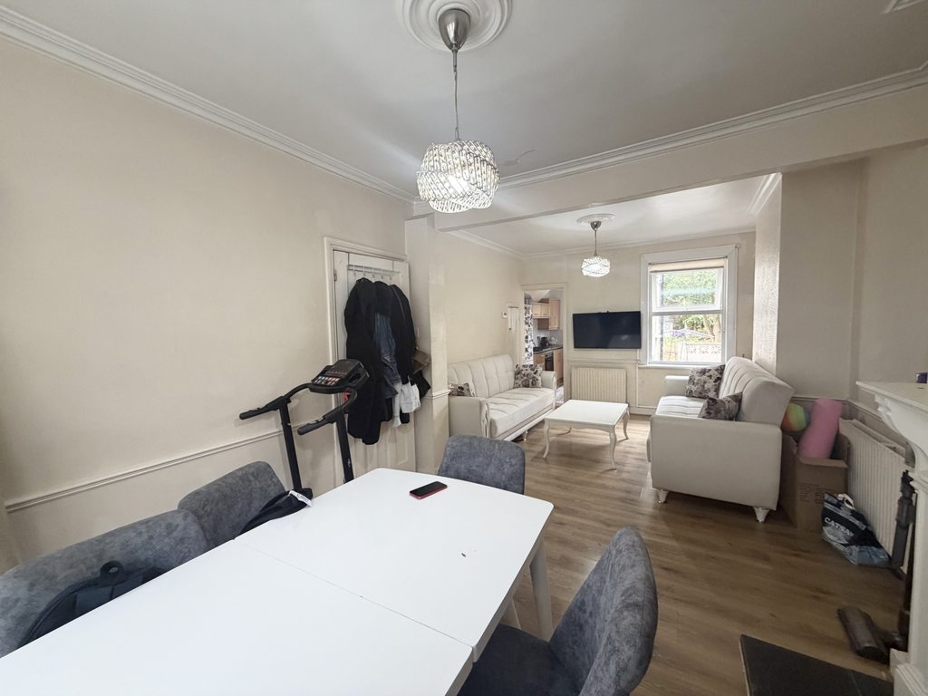 Property photo 2 of 11 Gallery