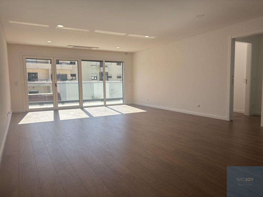 Property photo 2 of 25