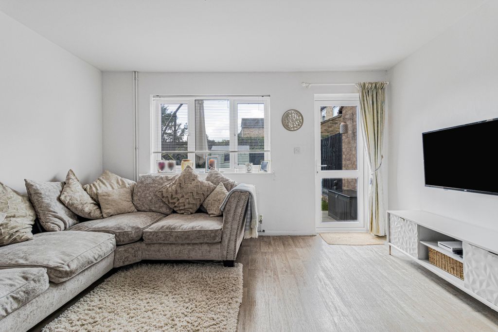 Property photo 2 of 11 1462638