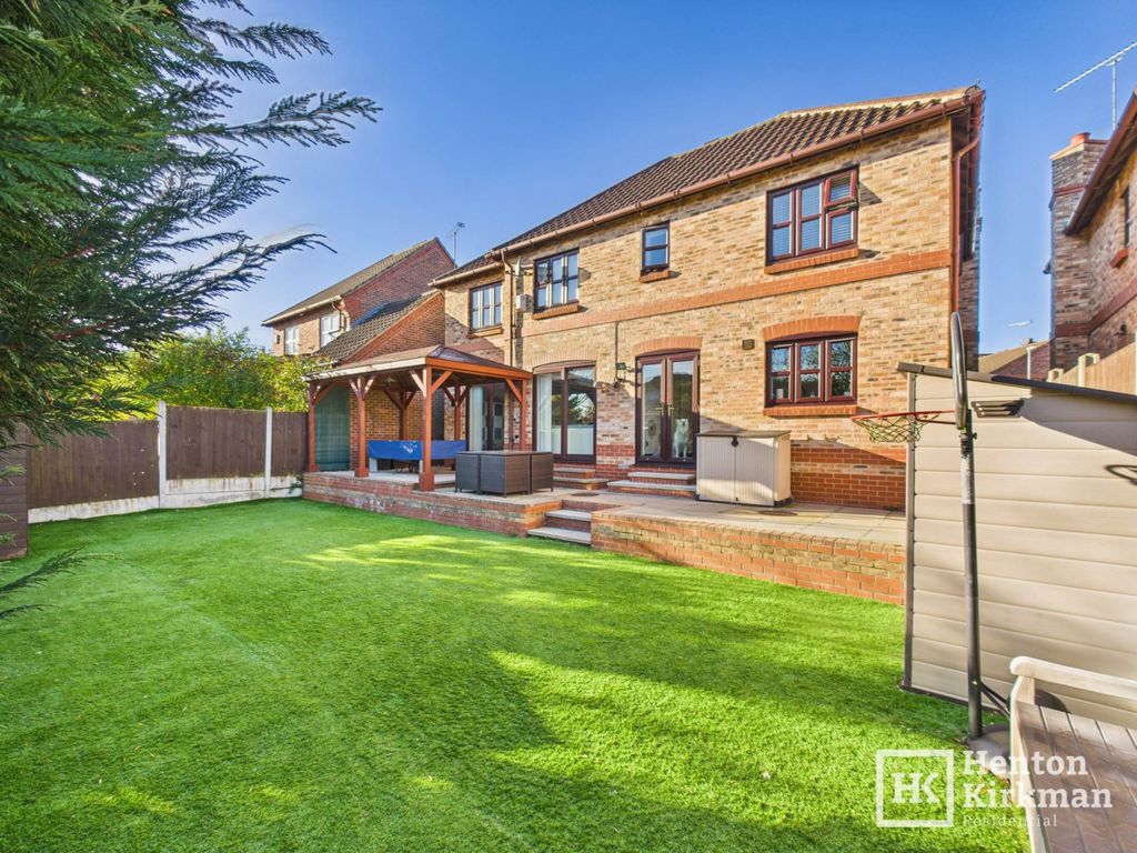 Property photo 2 of 25