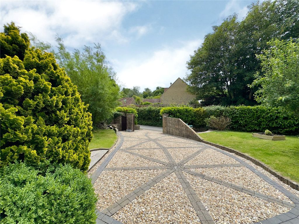 Property photo 2 of 14 Picture No. 21