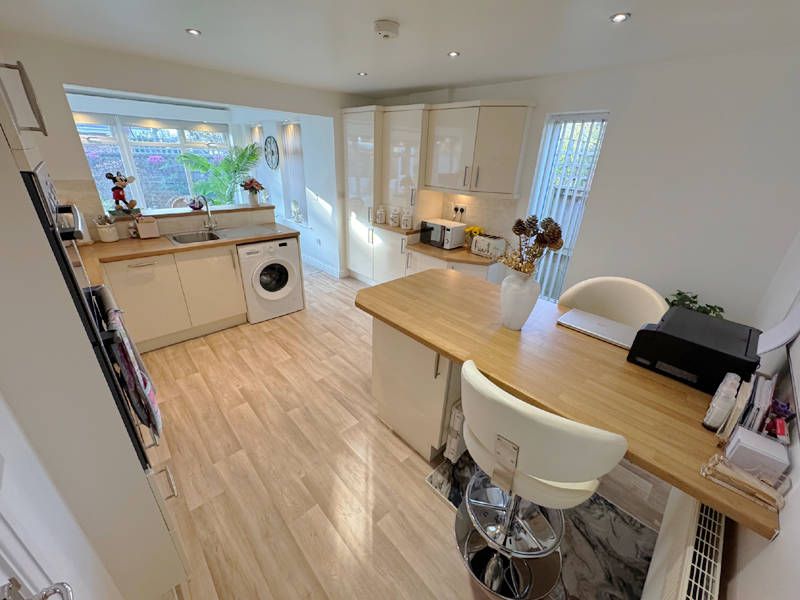 Property photo 2 of 28 Breakfast Kitchen