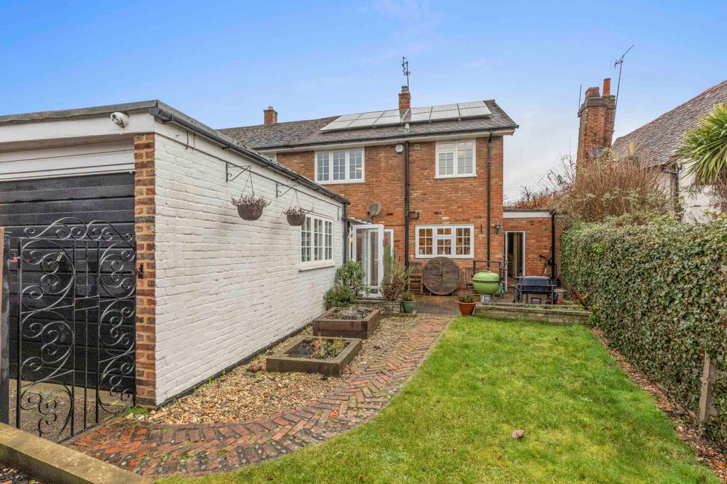 Property photo 3 of 25 Badgers Rest, Bisham Village, Sl7 1Rr (Low Res)-18