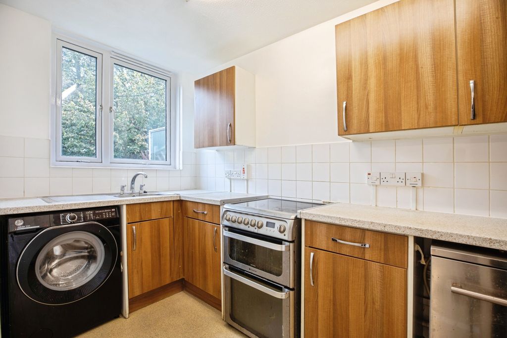 Property photo 3 of 12 Kitchen