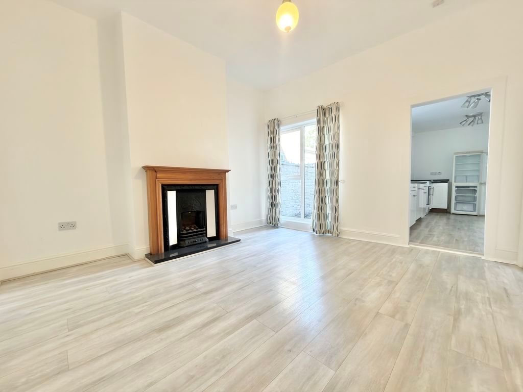 Property photo 3 of 10 Dining Room