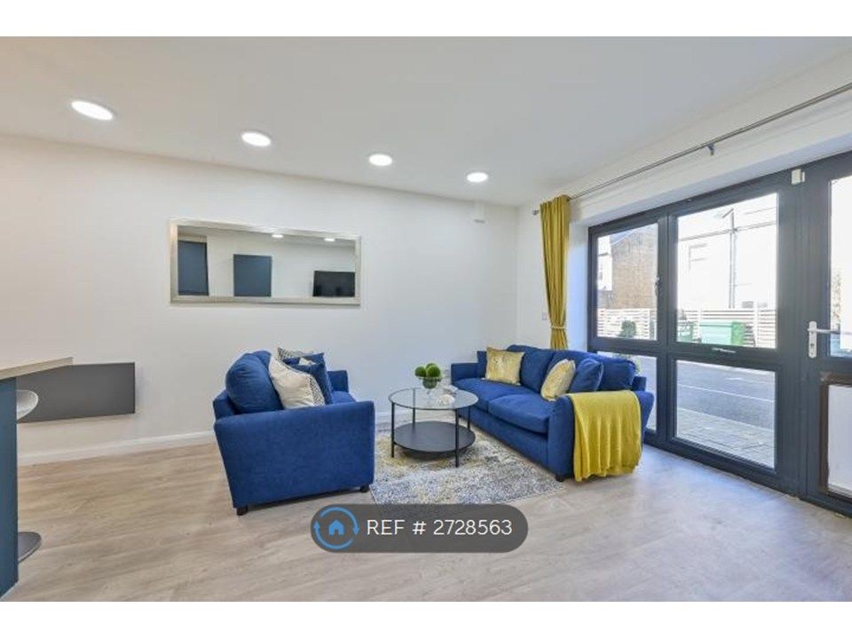 Property photo 3 of 18 Reception 2