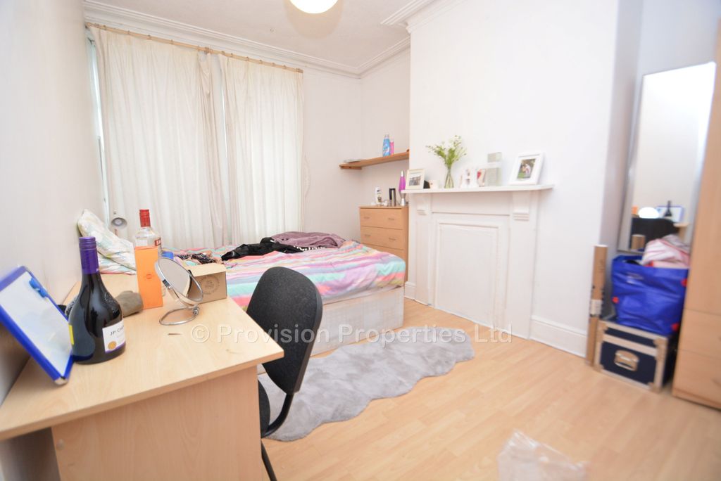 Property photo 3 of 15 Photo