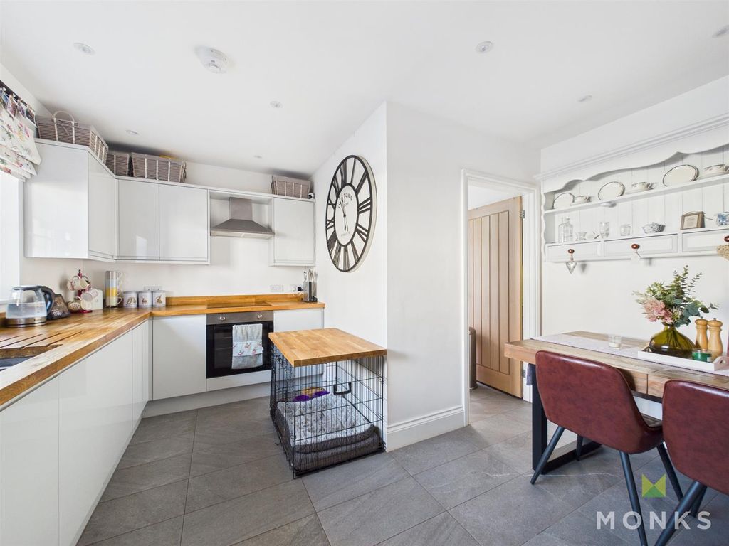 Property photo 3 of 21 Cam01420G0-Pr0826-Still016.Jpg