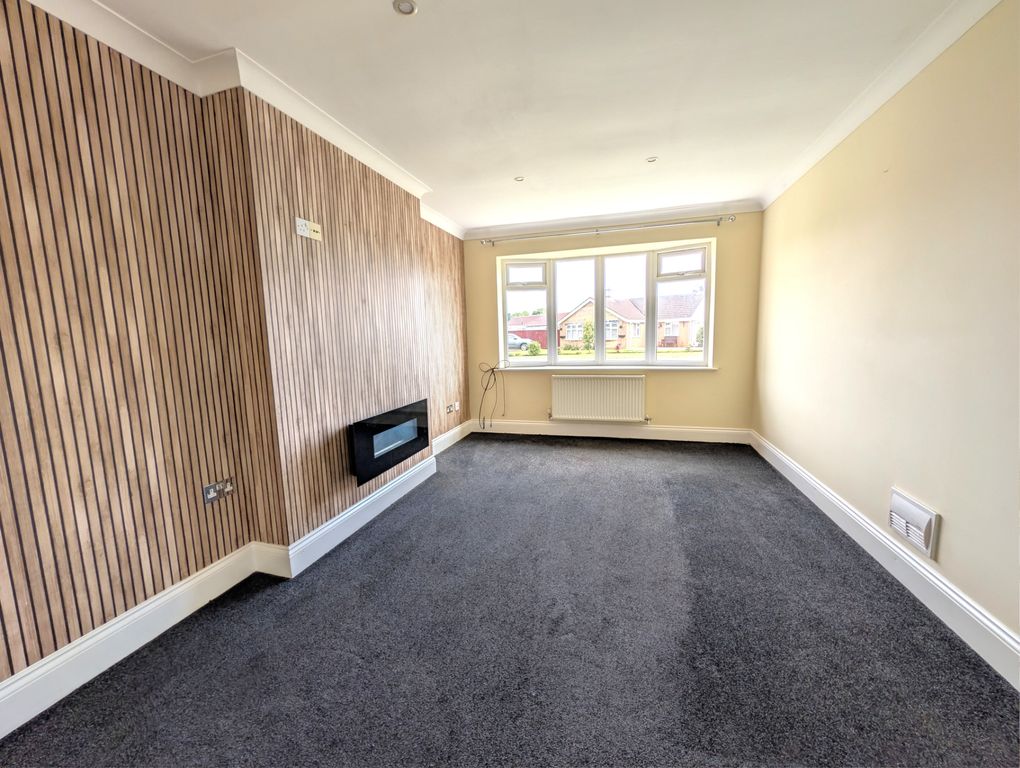 Property photo 3 of 14 Lounge
