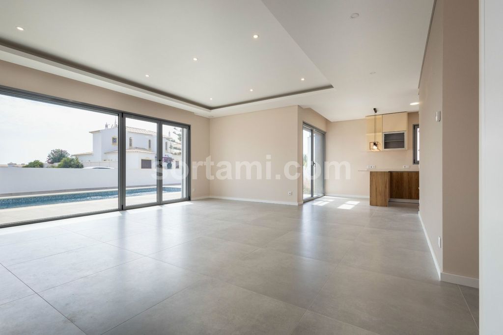 Property photo 3 of 40