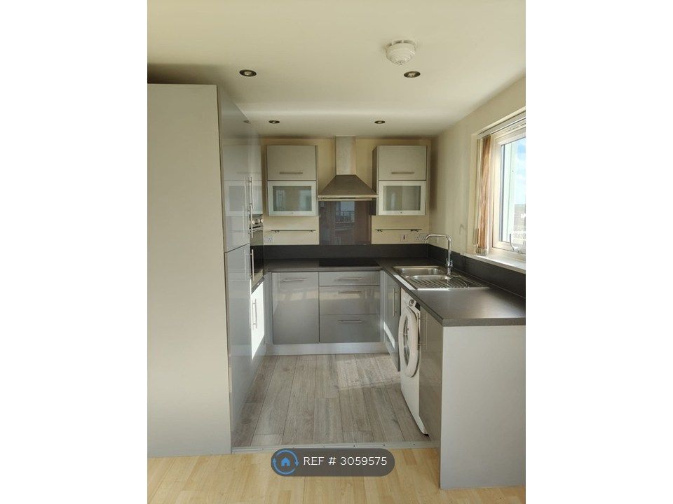 Property photo 3 of 7 Kitchen