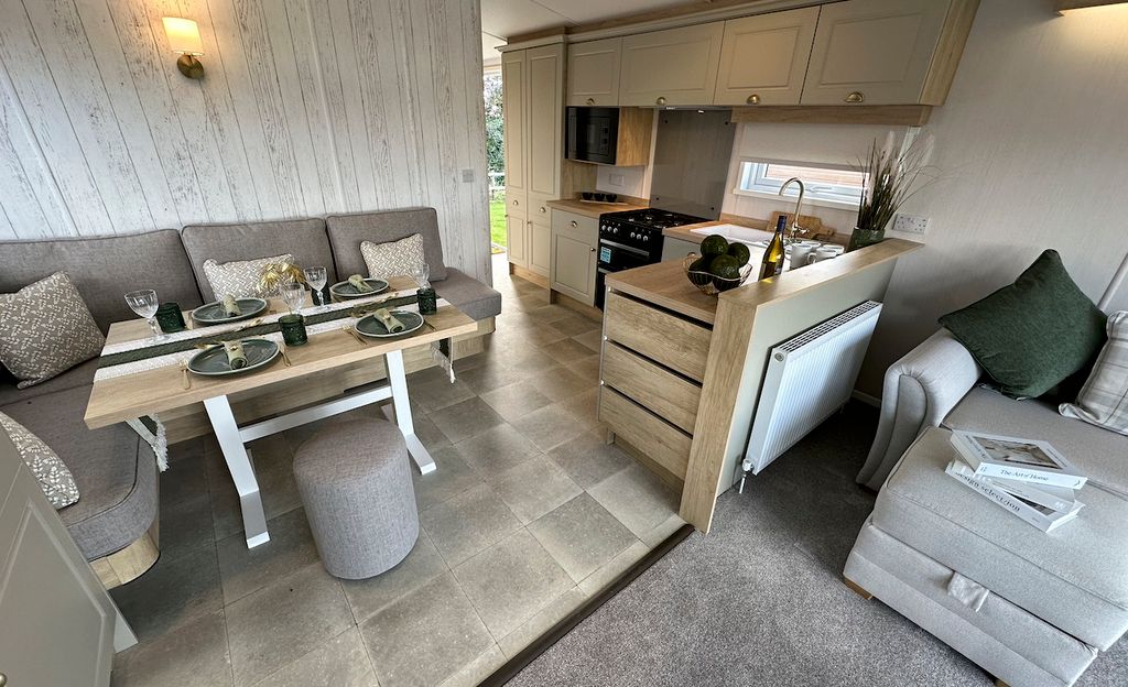 Property photo 3 of 10 Swift Moselle Lodge N10 Lrg 3.Jpg