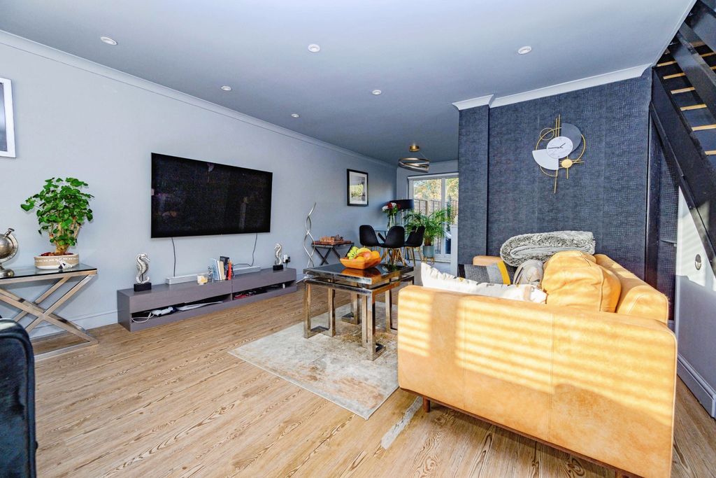 Property photo 1 of 12 Living Room