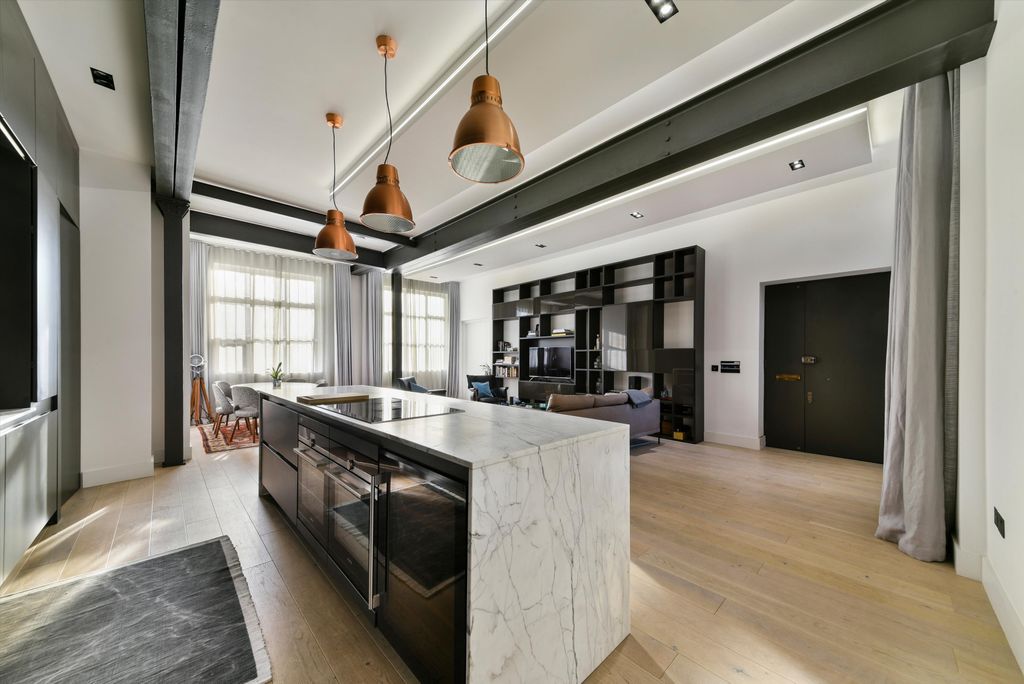 Property photo 3 of 20 Image