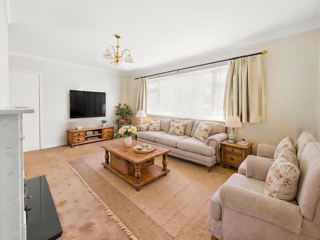 Property photo 2 of 18 Lounge (Virtually Furnished)