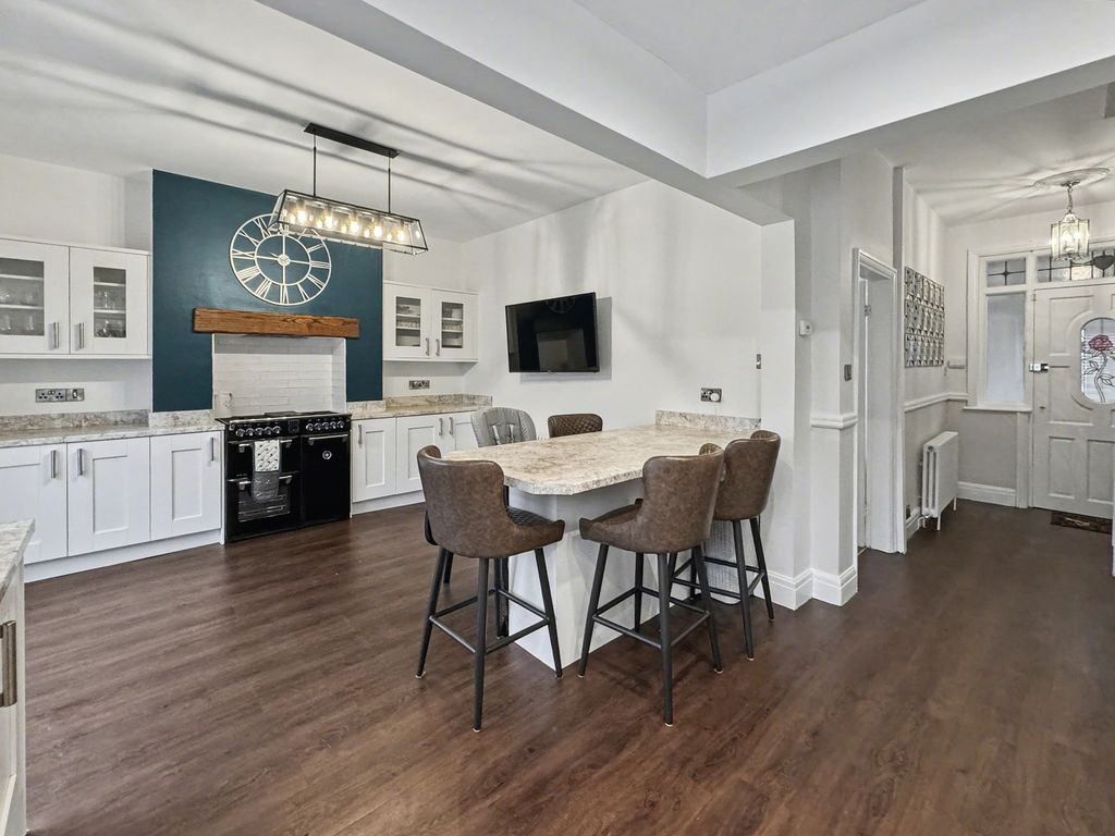 Property photo 3 of 28