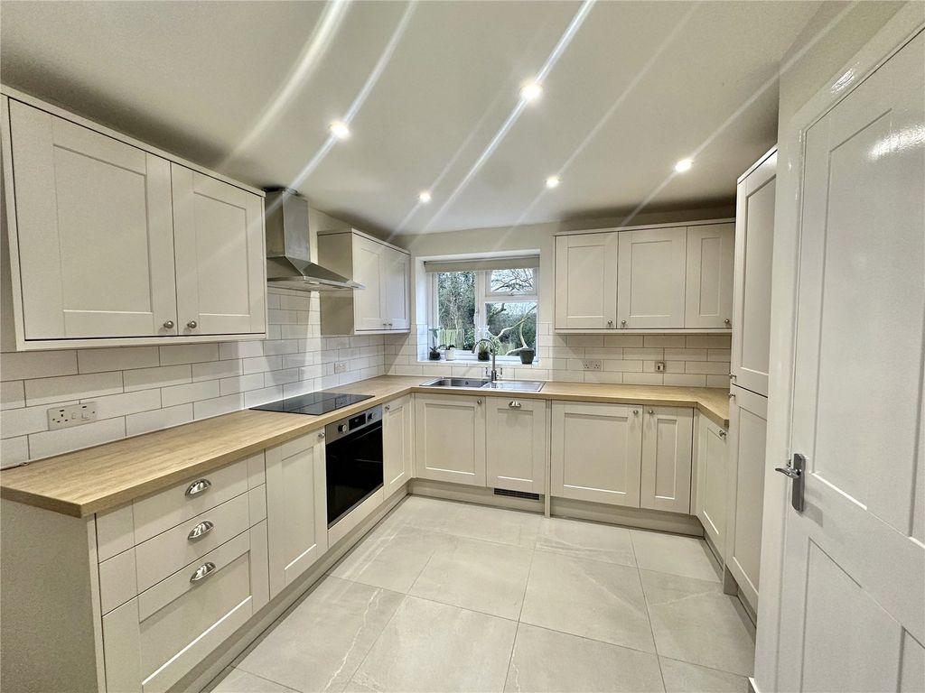 Property photo 2 of 14 Picture No. 15