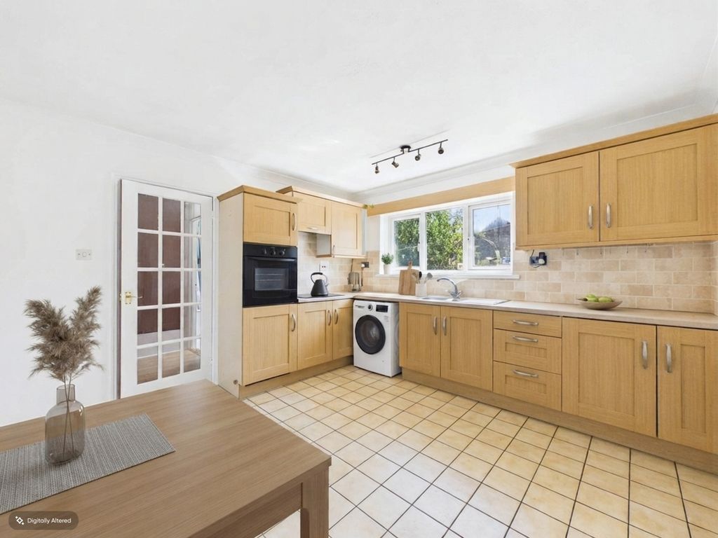 Property photo 3 of 22 Kitchen Diner Virtual- Mark Stephens Ewemove Newma