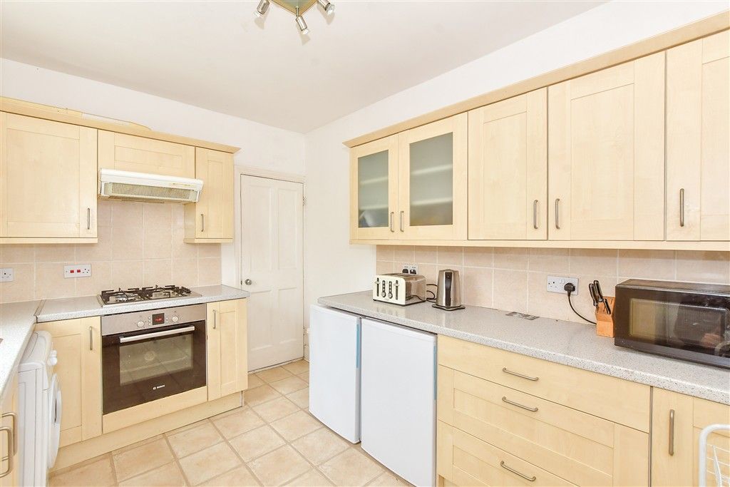 Property photo 3 of 7 Kitchen