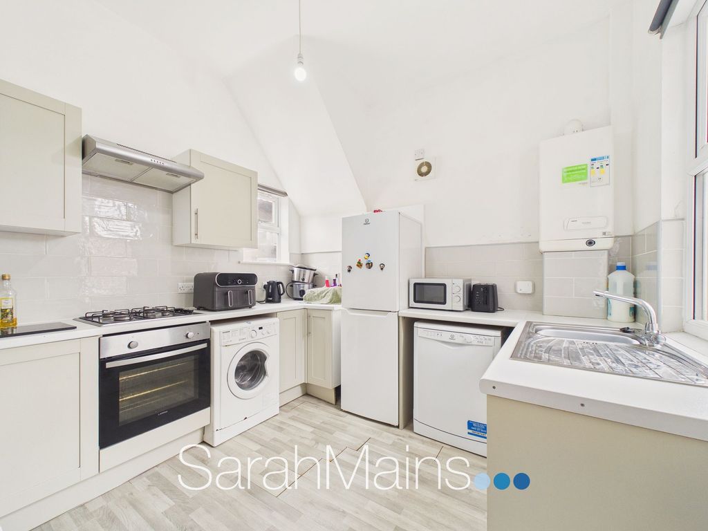 Property photo 2 of 8 Kitchen
