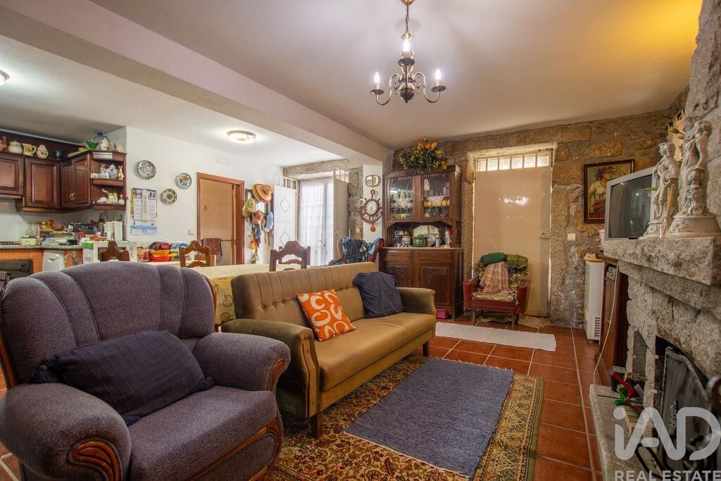 Property photo 2 of 40