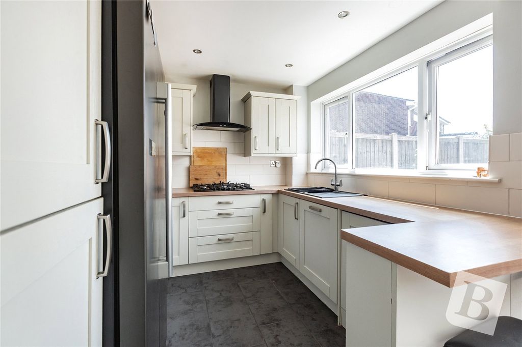 Property photo 3 of 12 Kitchen